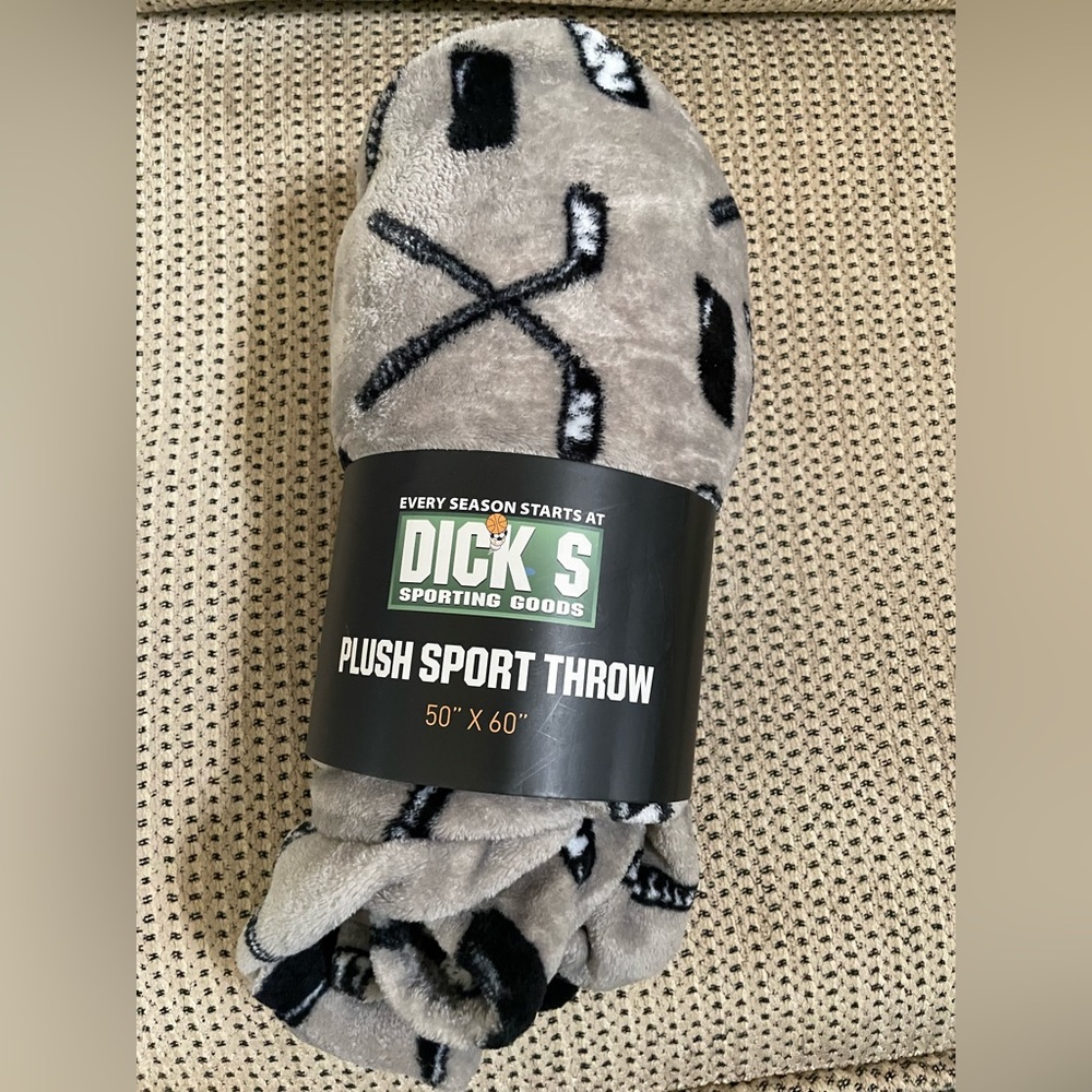 DICK'S Sporting Goods Hockey Plush Sport Throw Blanket-NEW
